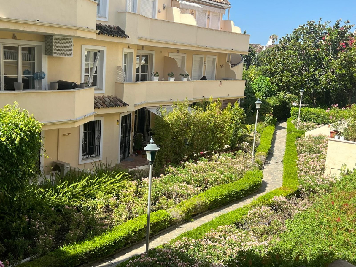 Appartement te koop in El Paraiso | 2 slaapkamers H5121997