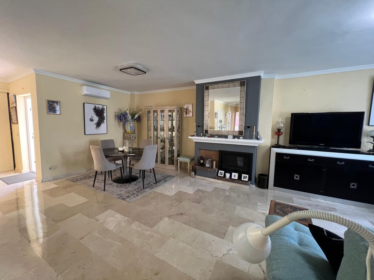 Appartement te koop in El Paraiso | 2 slaapkamers H5121997