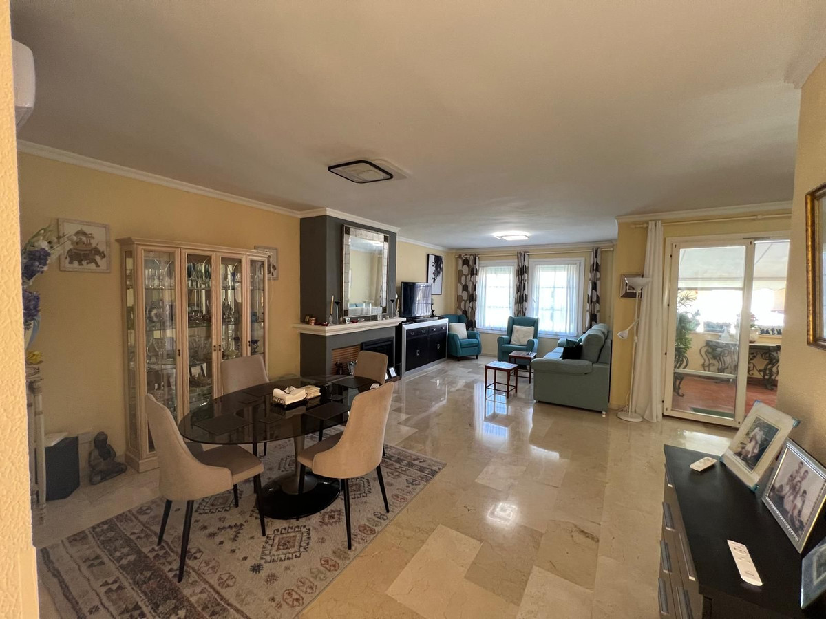 Appartement te koop in El Paraiso | 2 slaapkamers H5121997