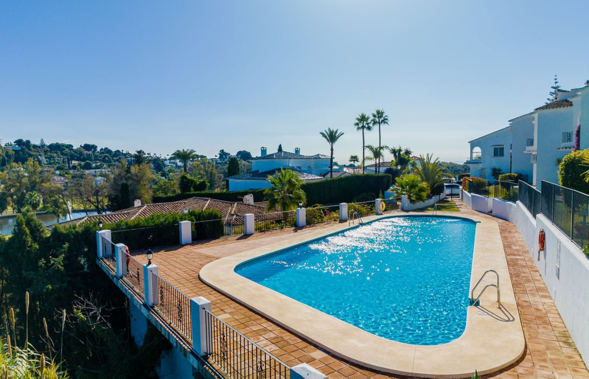 Appartement te koop in El Paraiso | 2 slaapkamers H5123926