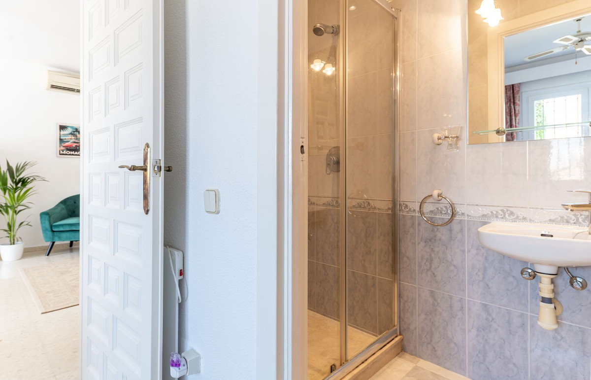 Appartement te koop in El Paraiso | 2 slaapkamers H5123926