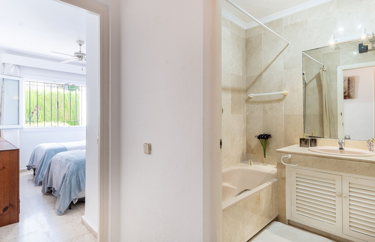 Appartement te koop in El Paraiso | 2 slaapkamers H5123926