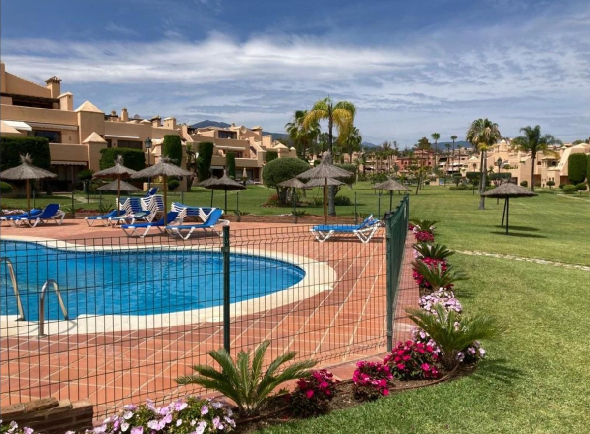 Appartement te koop in El Paraiso | 2 slaapkamers H5125240