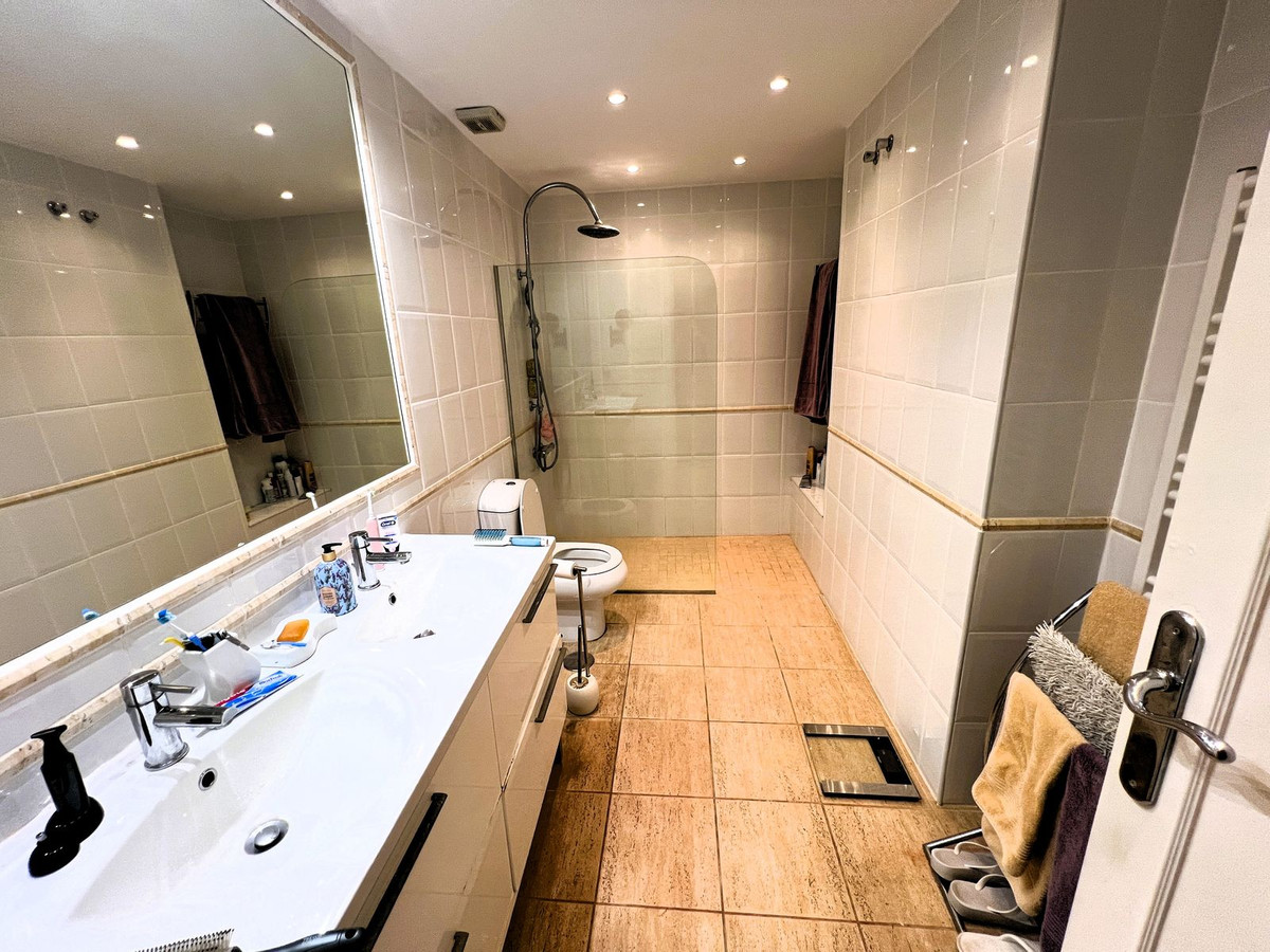 Appartement te koop in El Paraiso | 2 slaapkamers H5125240