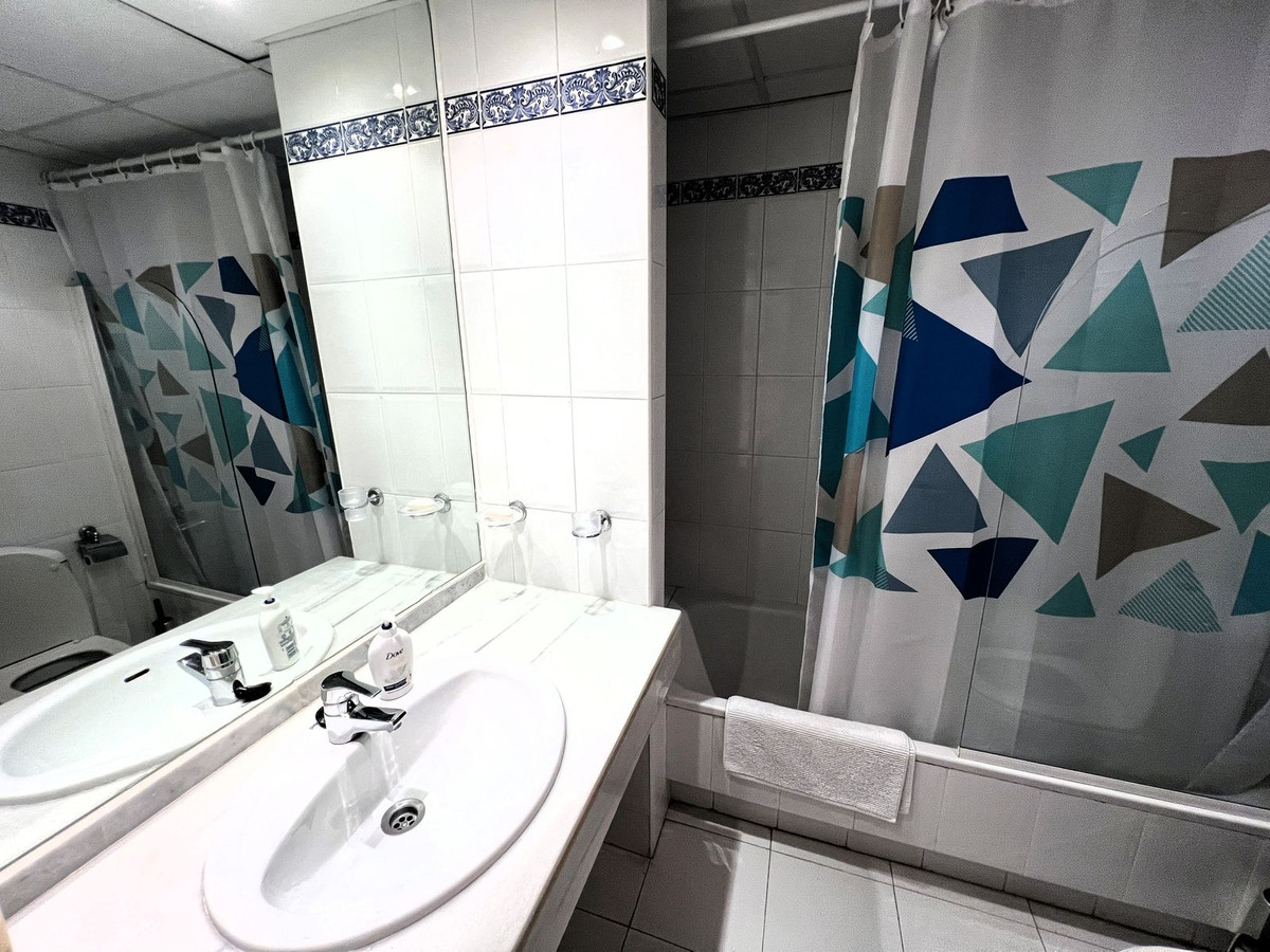 Appartement te koop in El Paraiso | 2 slaapkamers H5125240