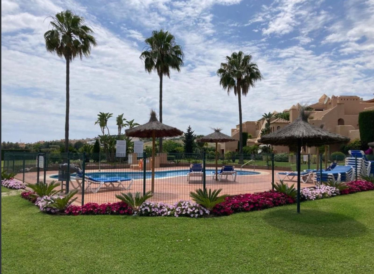 Appartement te koop in El Paraiso | 2 slaapkamers H5125240