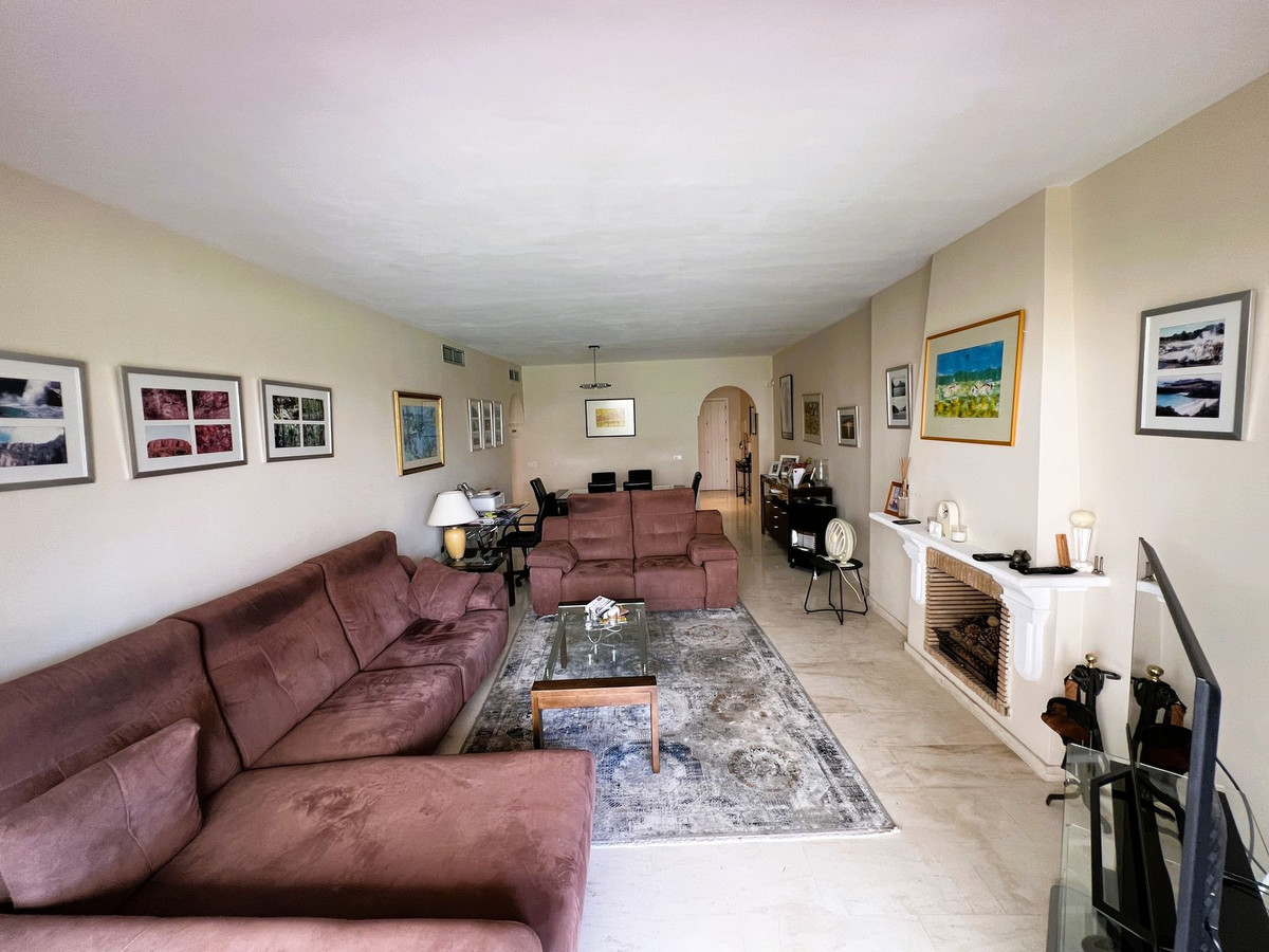 Appartement te koop in El Paraiso | 2 slaapkamers H5125240