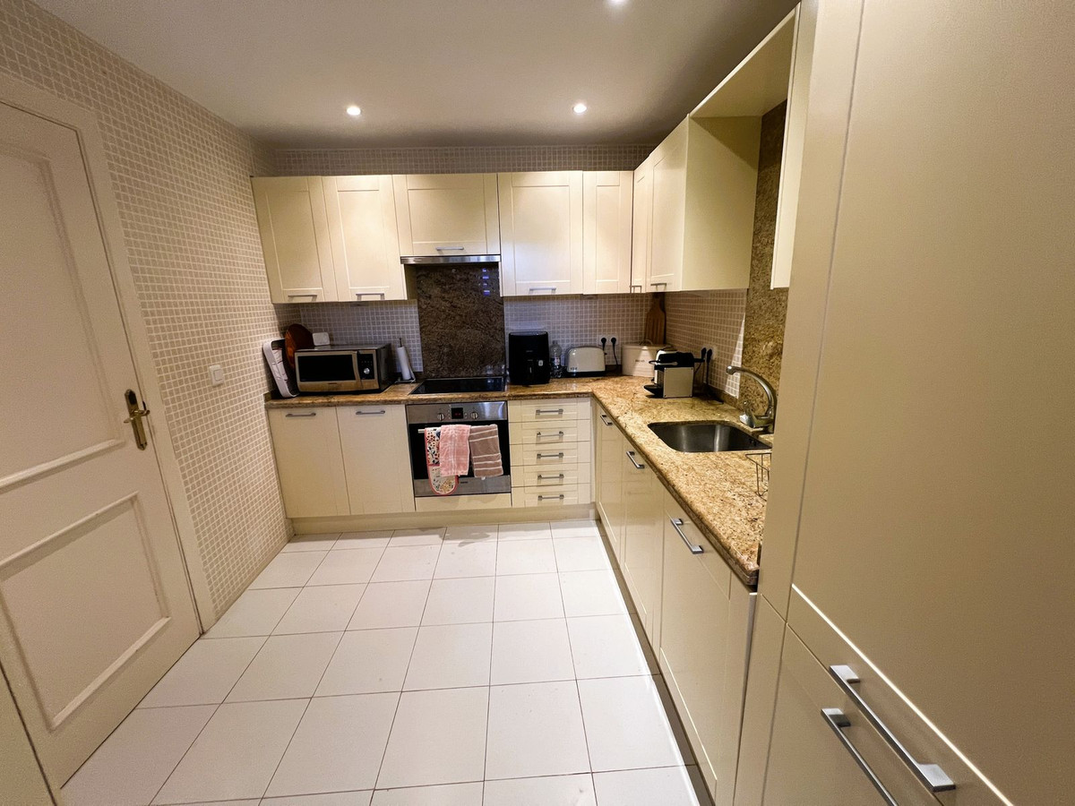 Appartement te koop in El Paraiso | 2 slaapkamers H5125240