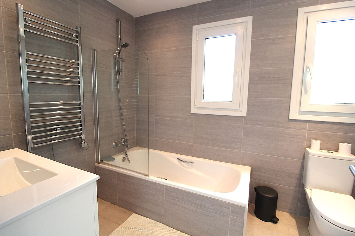 Appartement te koop in El Paraiso | 2 slaapkamers H5129761