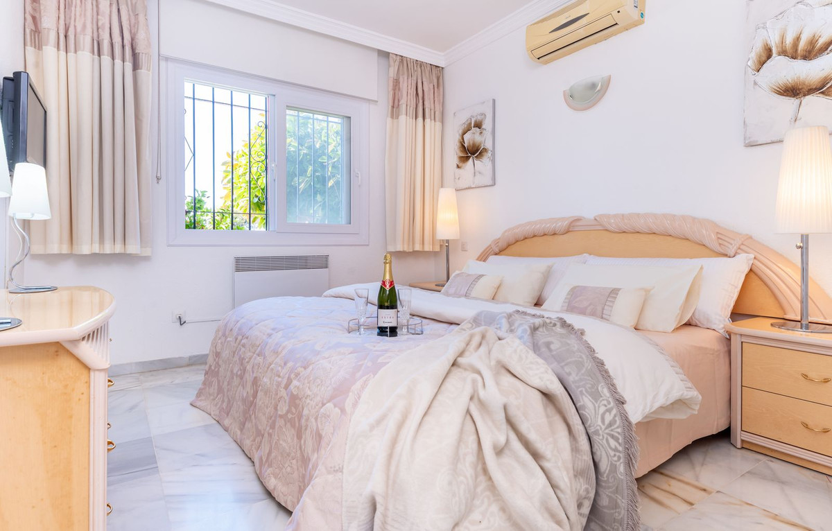 Appartement te koop in El Paraiso | 2 slaapkamers H5146621