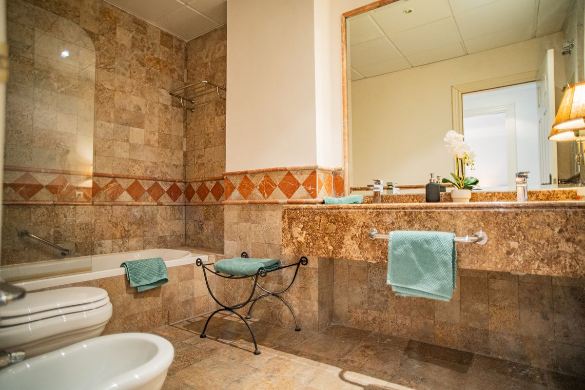 Appartement te koop in El Paraiso | 2 slaapkamers H5146948