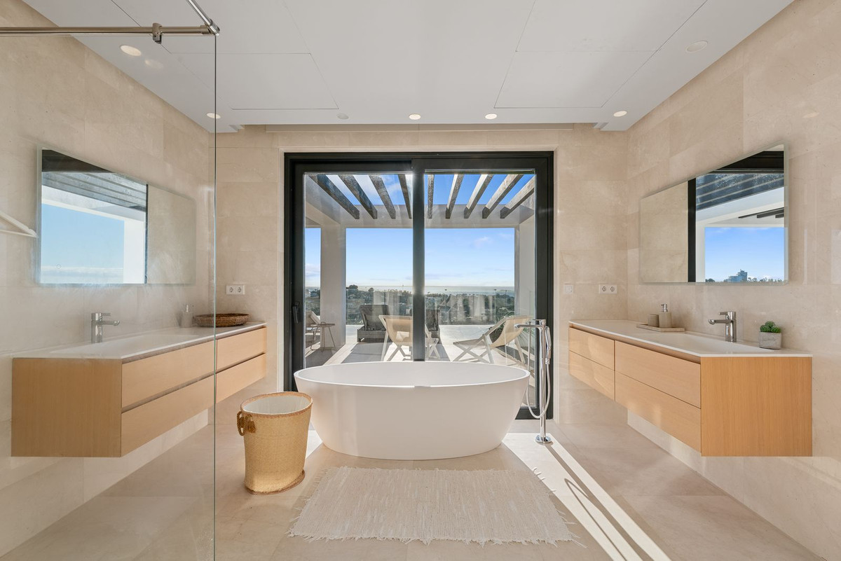 Huis te koop in El Paraiso | 5 slaapkamers H5272369