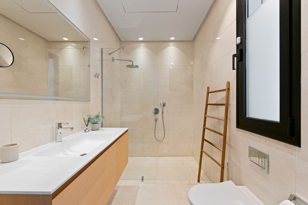 Huis te koop in El Paraiso | 5 slaapkamers H5272369