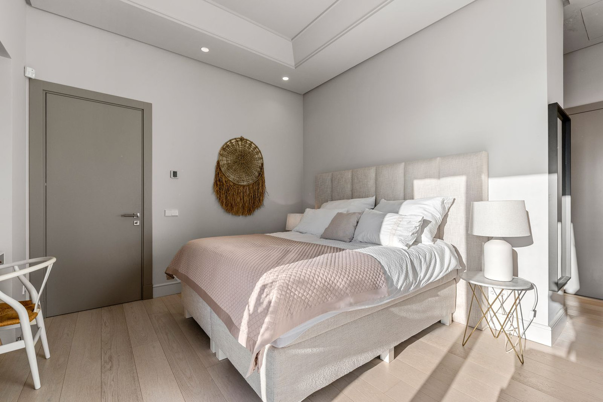 Huis te koop in El Paraiso | 5 slaapkamers H5272369