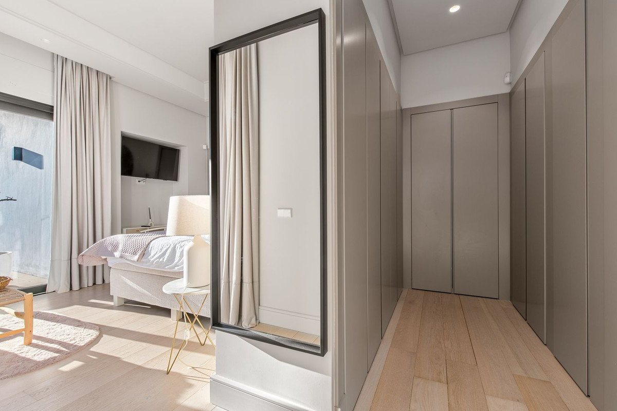 Huis te koop in El Paraiso | 5 slaapkamers H5272369