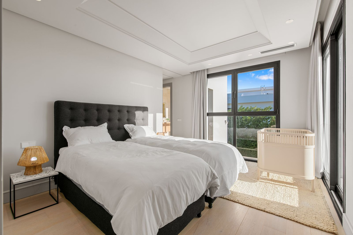 Huis te koop in El Paraiso | 5 slaapkamers H5272369