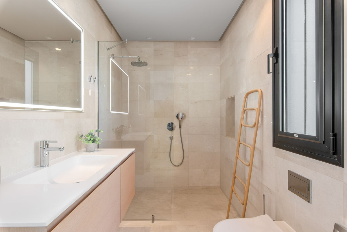 Huis te koop in El Paraiso | 5 slaapkamers H5272369