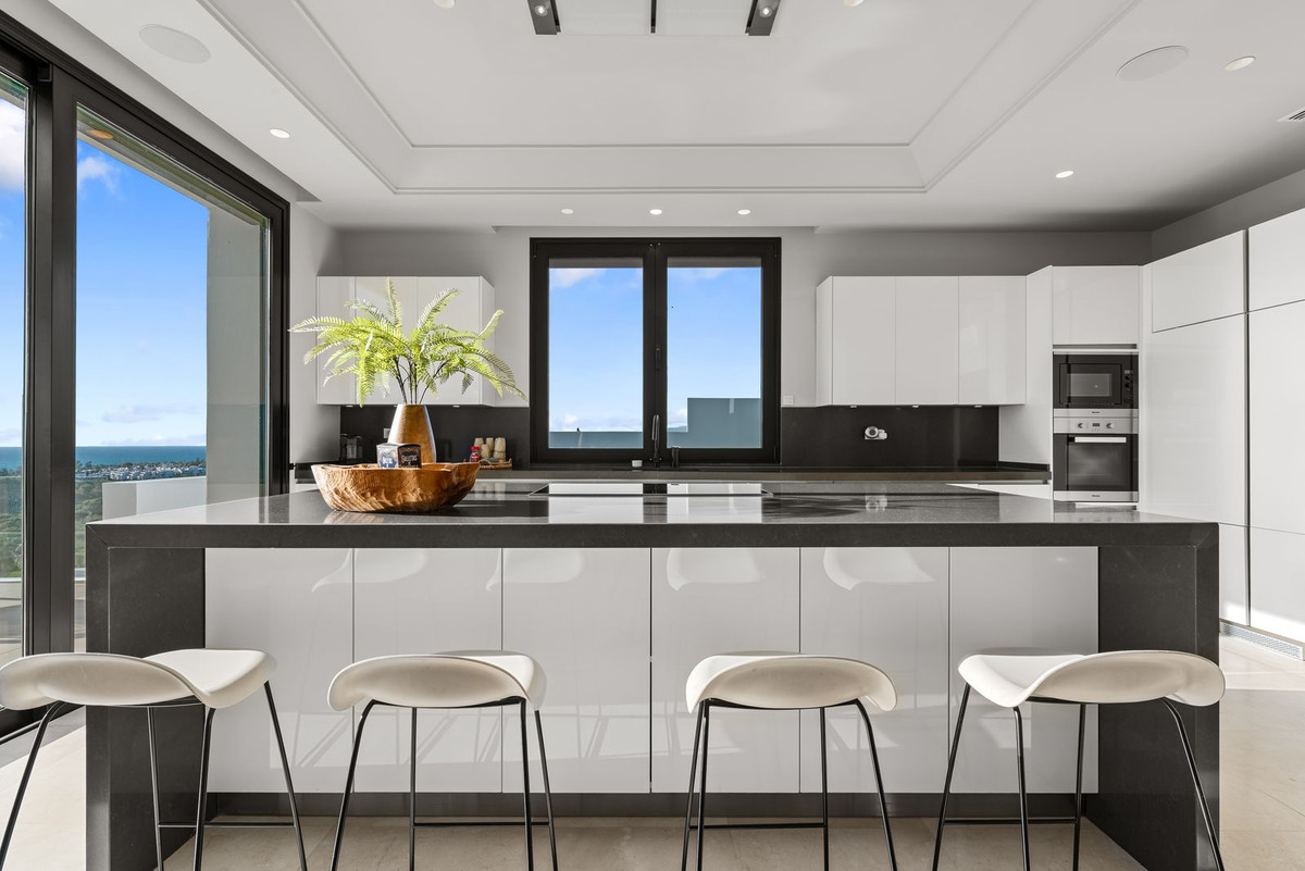 Huis te koop in El Paraiso | 5 slaapkamers H5272369