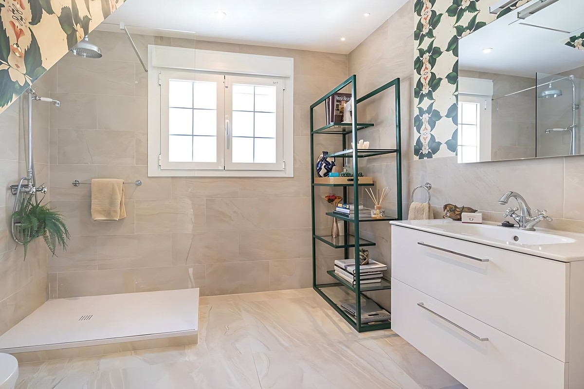 Huis te koop in El Paraiso | 5 slaapkamers H5321893