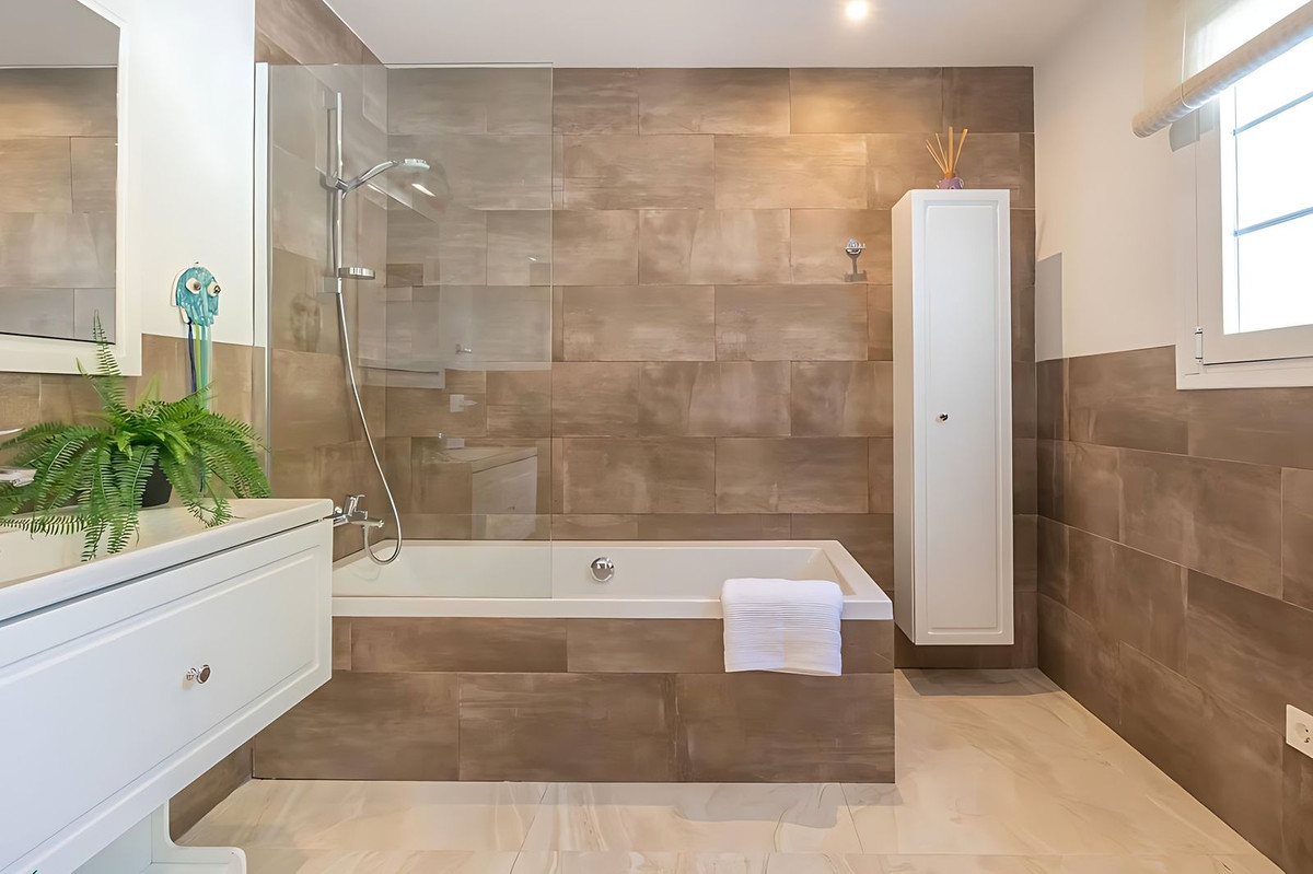 Huis te koop in El Paraiso | 5 slaapkamers H5321893