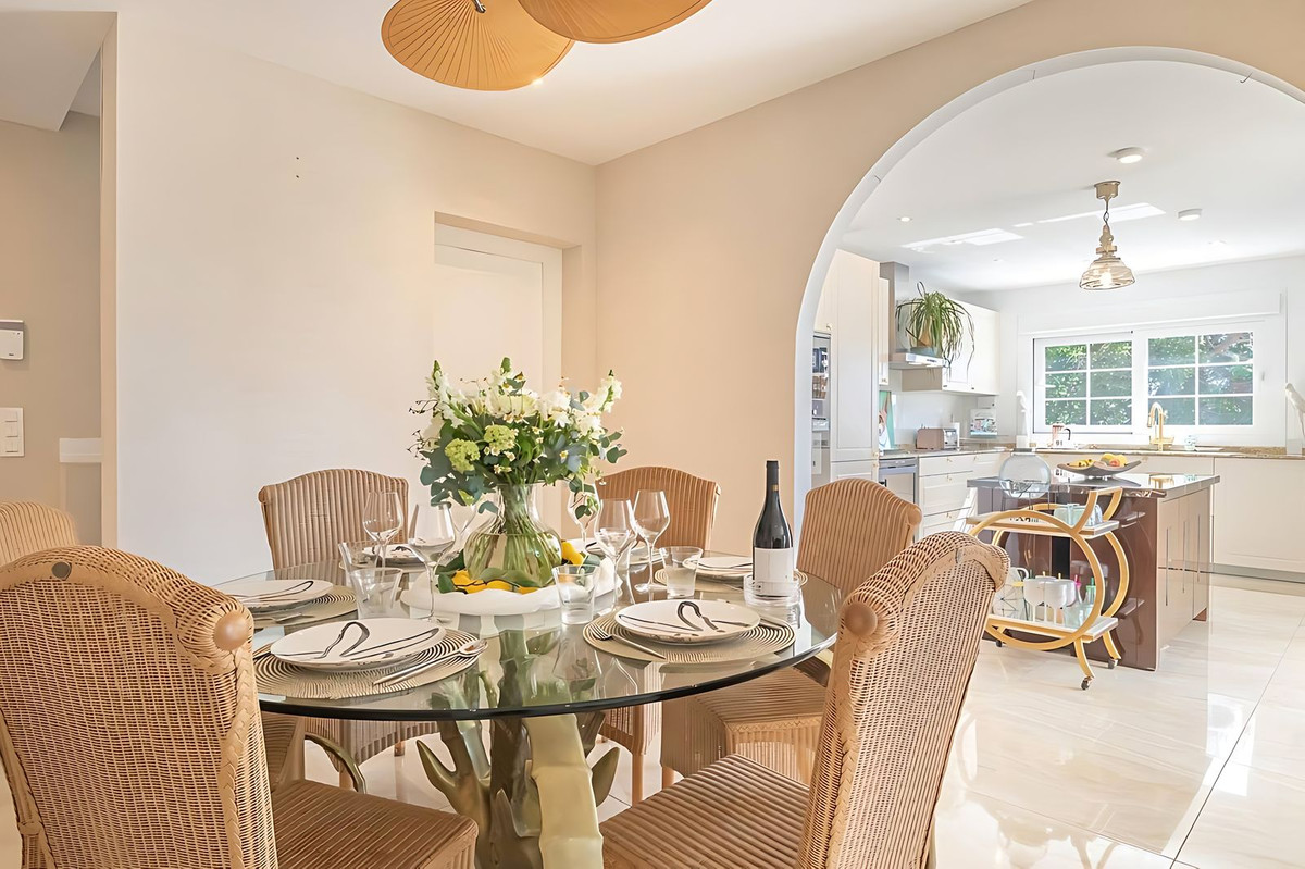 Huis te koop in El Paraiso | 5 slaapkamers H5321893