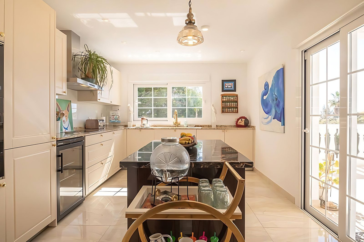 Huis te koop in El Paraiso | 5 slaapkamers H5321893