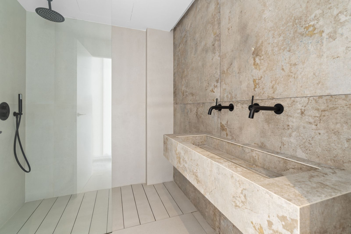 Duplex te koop in El Paraiso | 5 slaapkamers H5362813