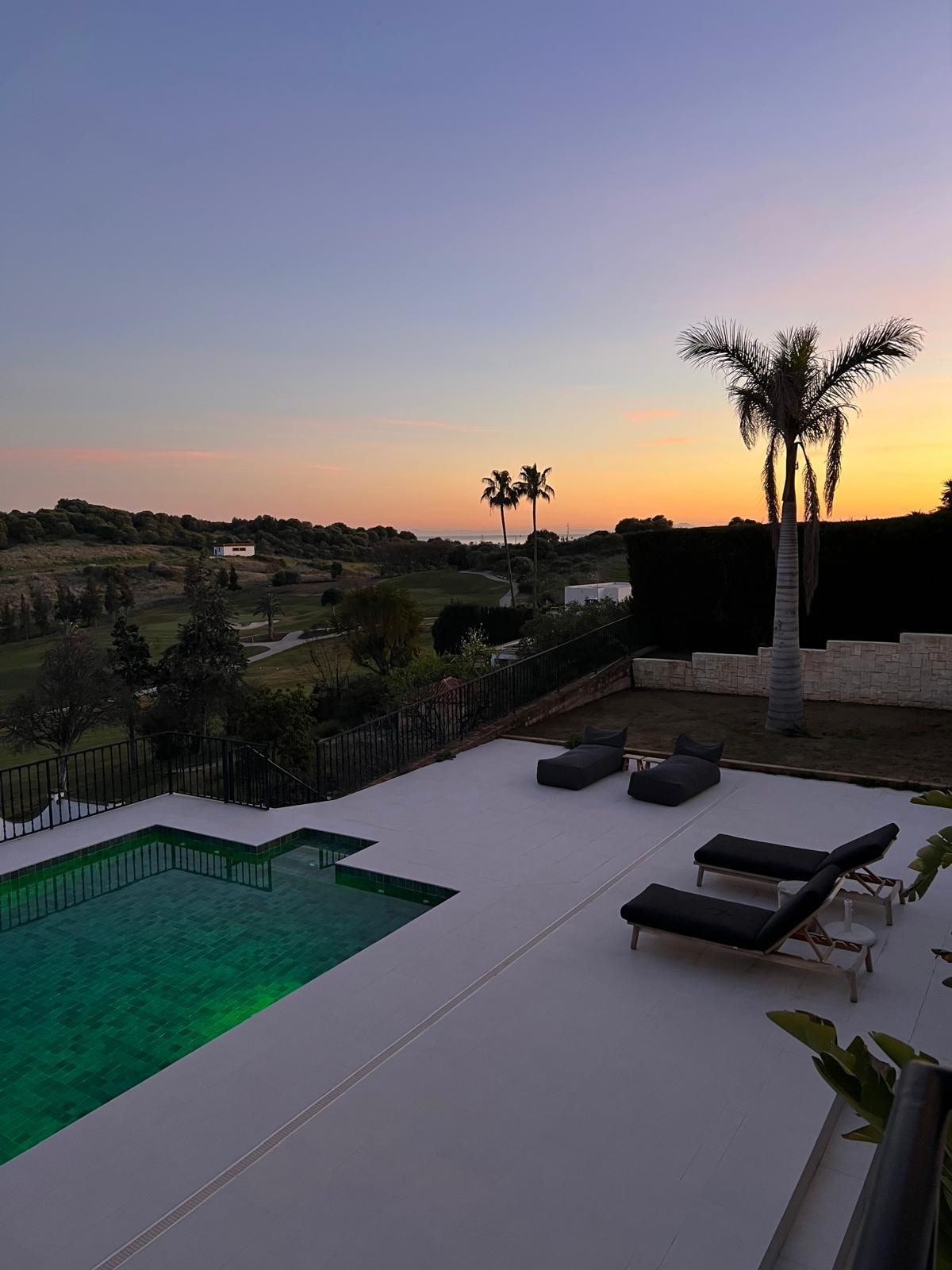 Penthouse te koop in El Paraiso | 5 slaapkamers H5399800