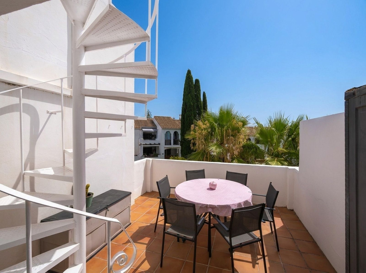 Appartement te koop in El Paraiso | 2 slaapkamers H5449699