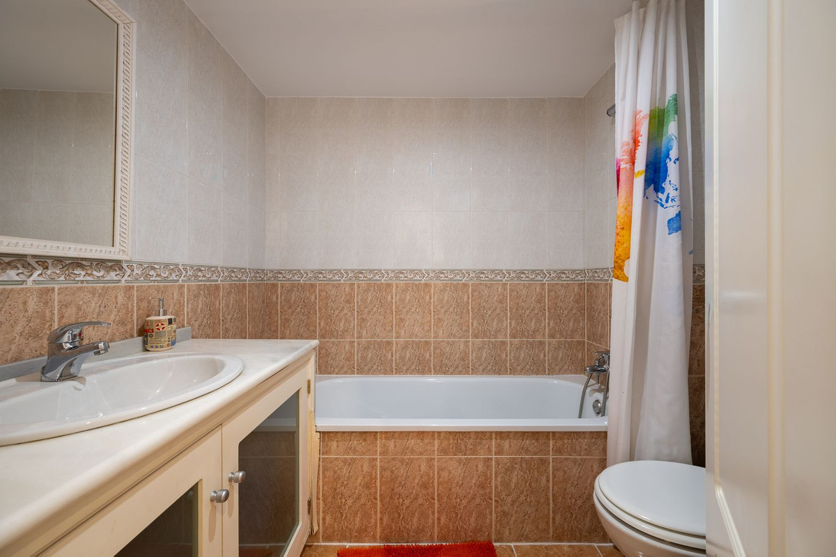 Appartement te koop in El Paraiso | 2 slaapkamers H5449699