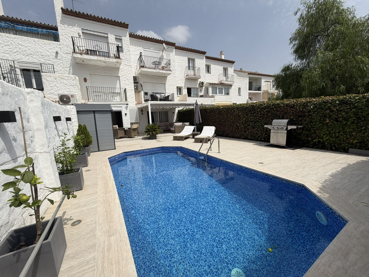 Huis te koop in El Paraiso | 2 slaapkamers H5464810