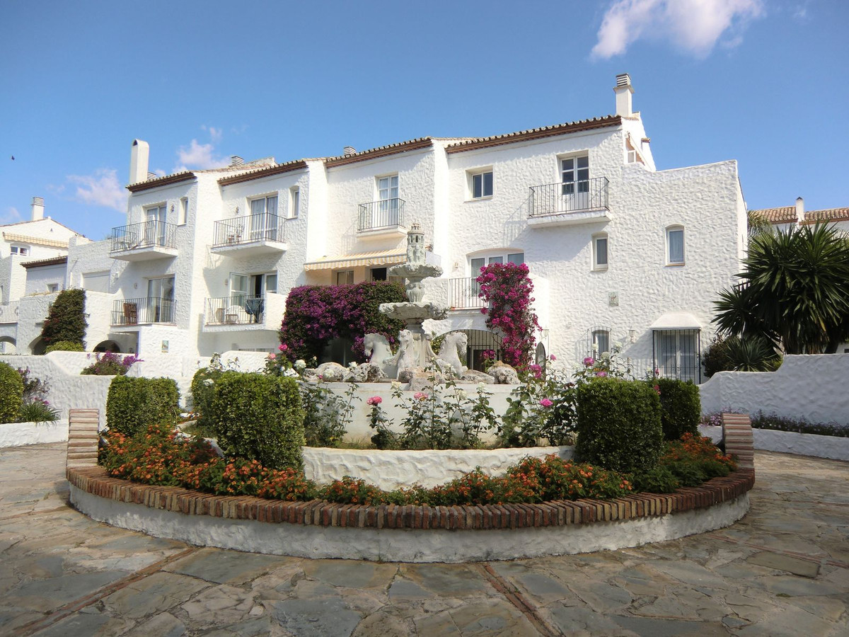 Huis te koop in El Paraiso | 2 slaapkamers H5464810