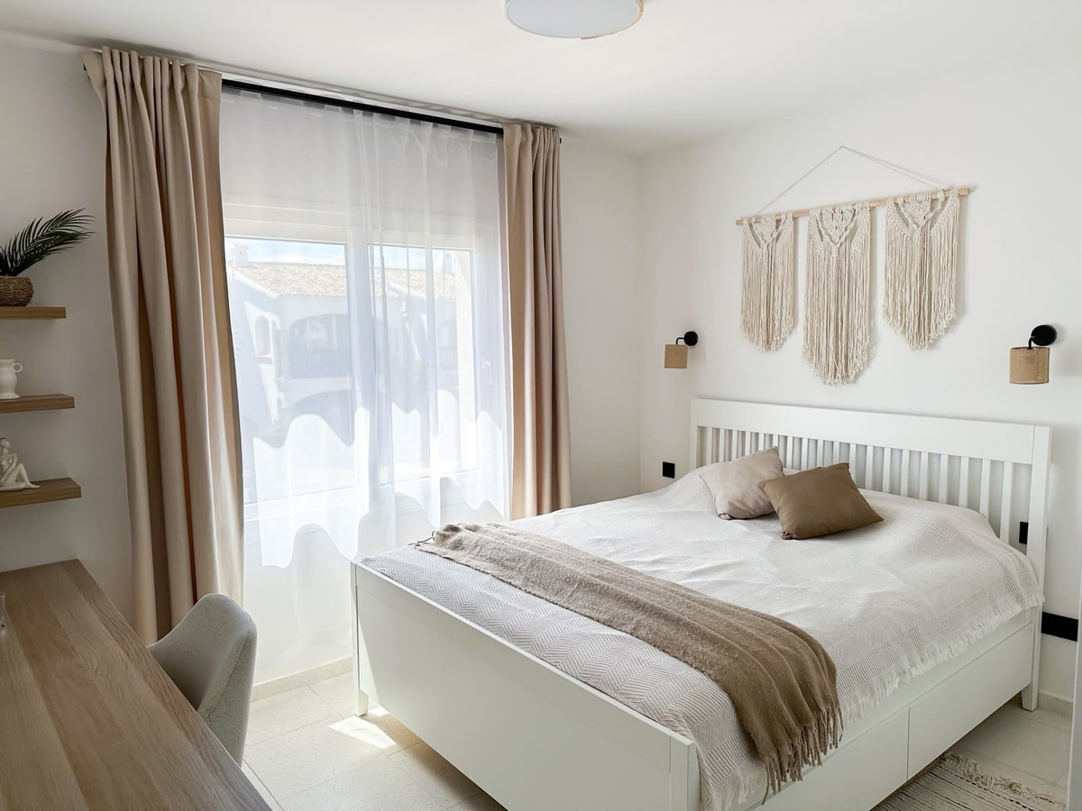 Appartement te koop in El Paraiso | 1 slaapkamers H5490649