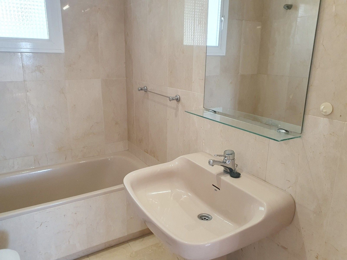 Penthouse te koop in El Paraiso | 2 slaapkamers H5492470