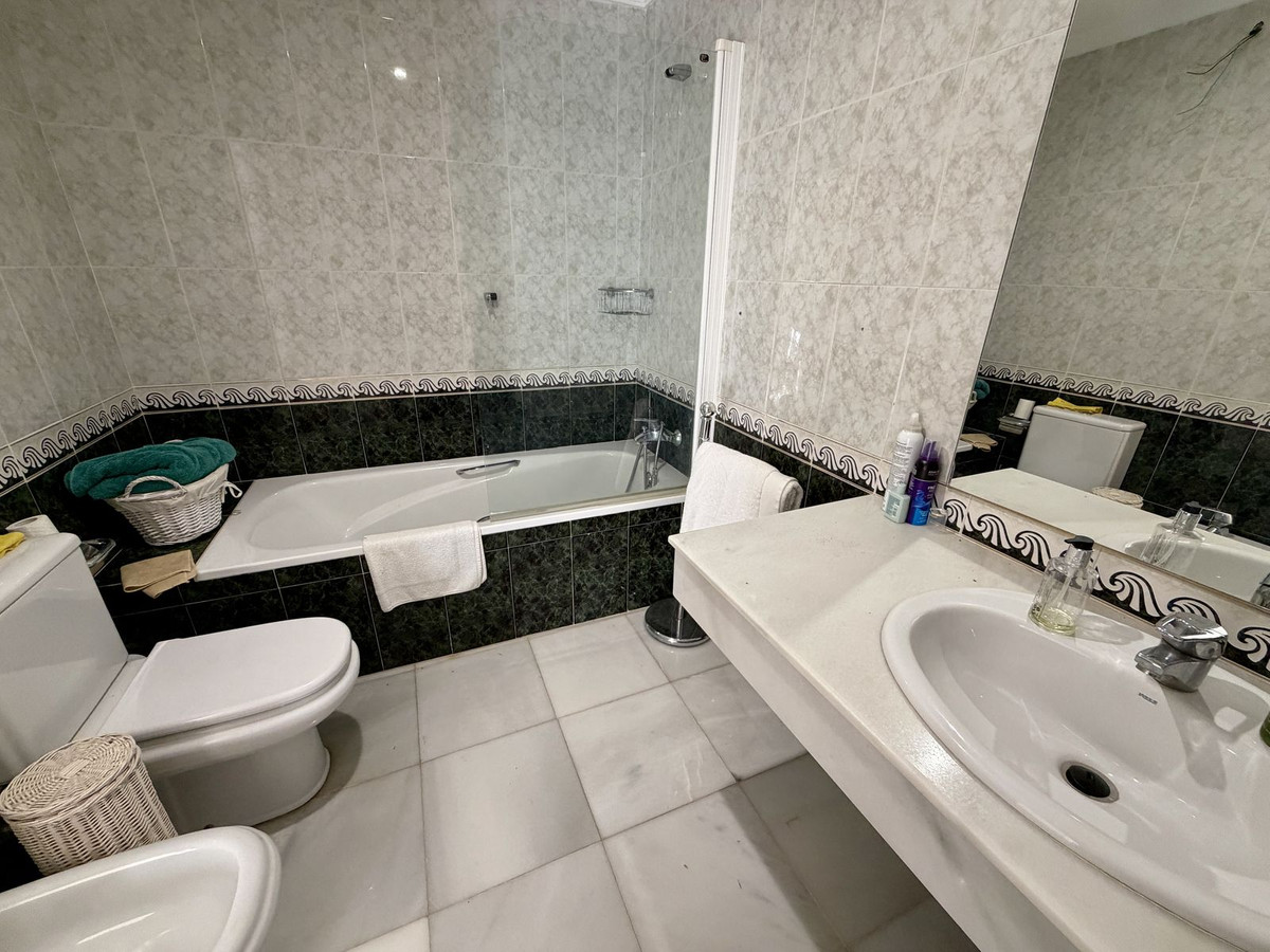 Appartement te koop in El Paraiso | 2 slaapkamers H5512483