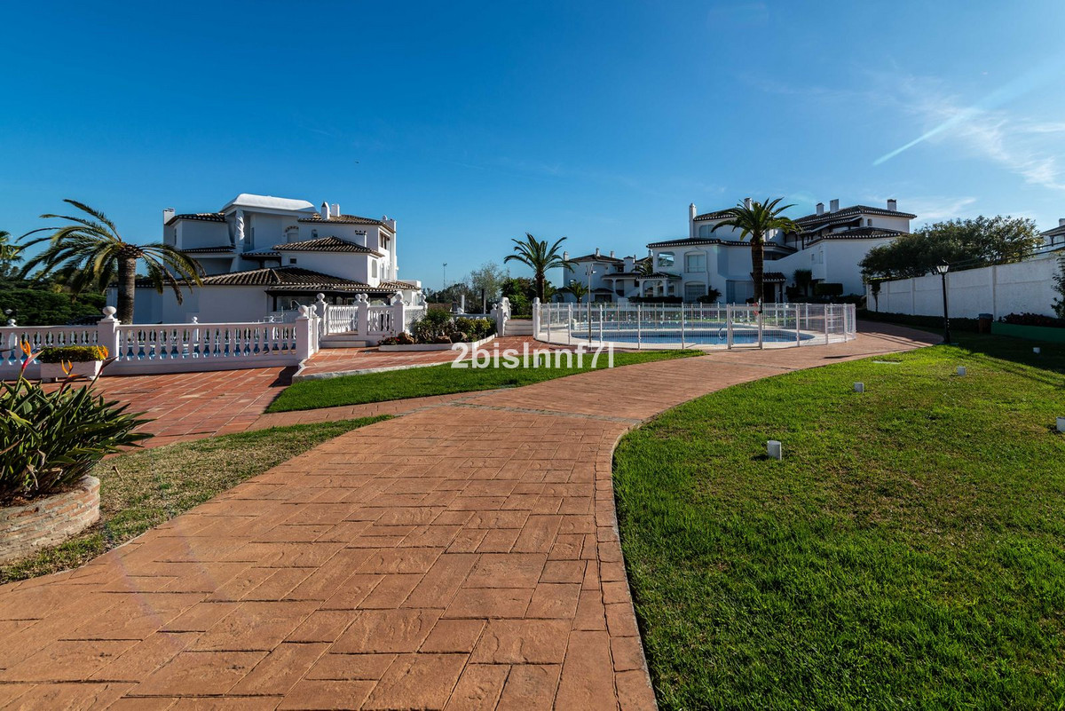 Bovenverdieping Appartement in Elviria-27