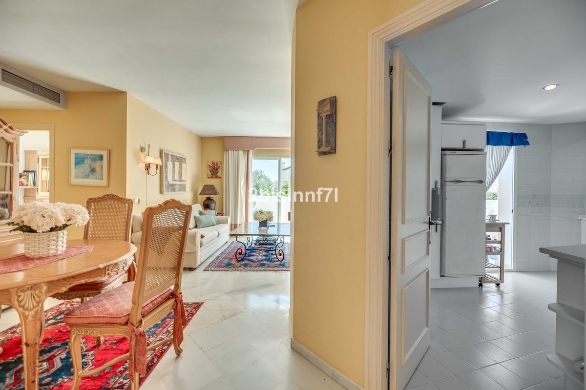 Bovenverdieping Appartement in Elviria-7