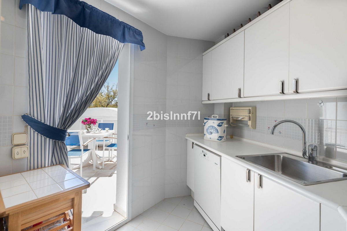 Bovenverdieping Appartement in Elviria-8