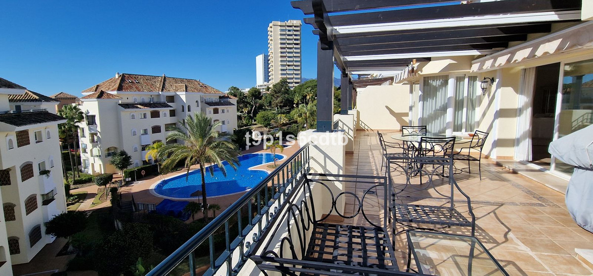 Penthouse in Elviria-1