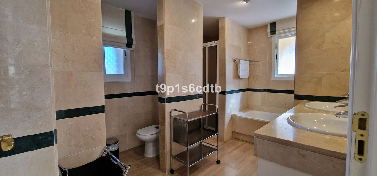 Penthouse in Elviria-18