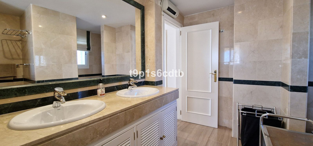 Penthouse in Elviria-19