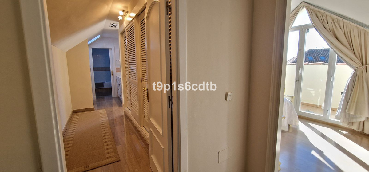 Penthouse in Elviria-30