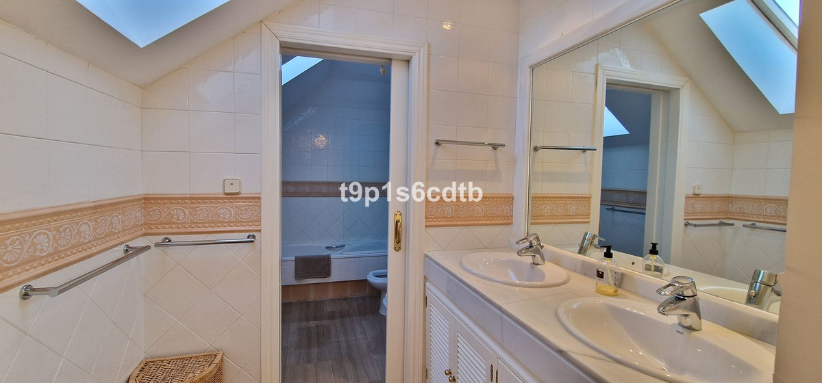 Penthouse in Elviria-31