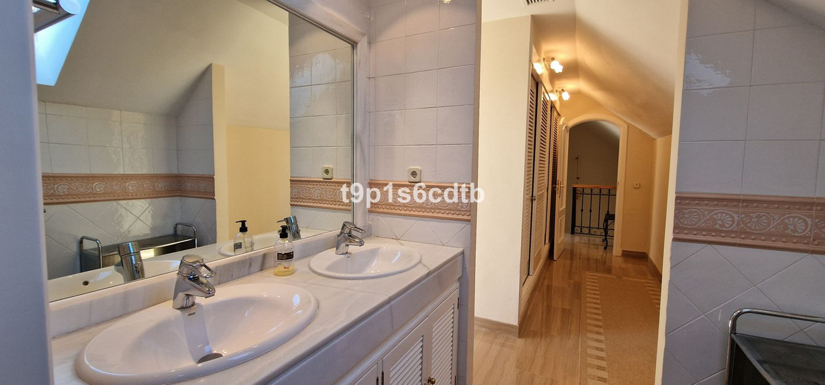 Penthouse in Elviria-32