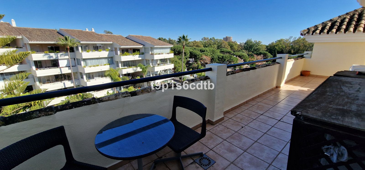 Penthouse in Elviria-36