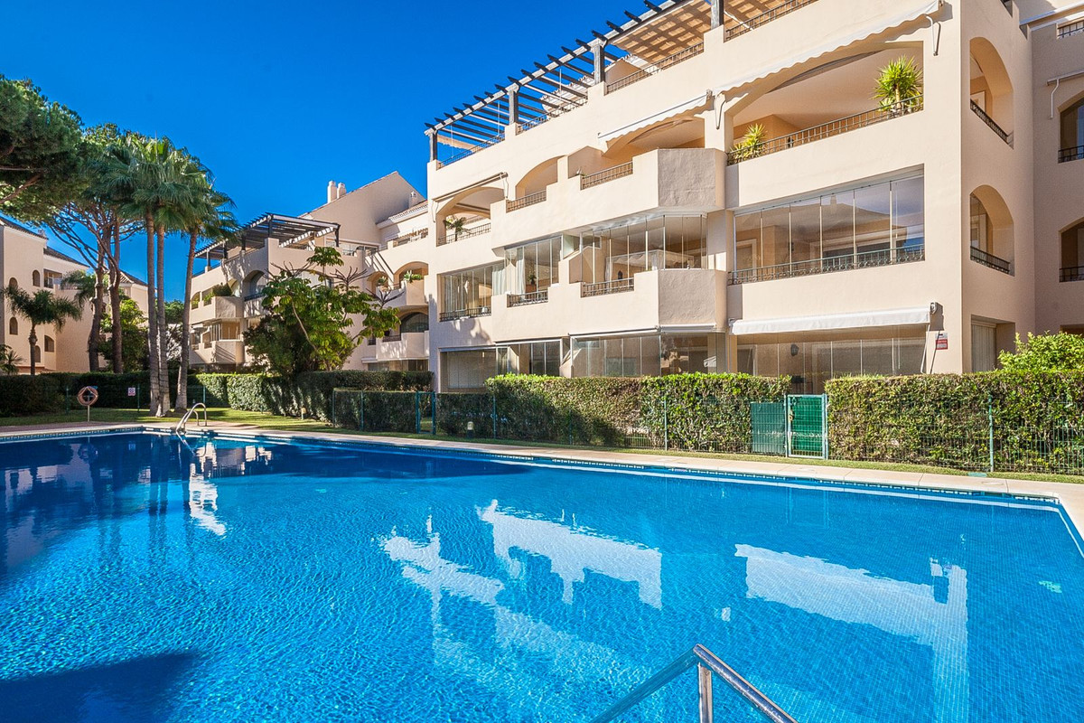 Tussenverdieping Appartement in Elviria-2