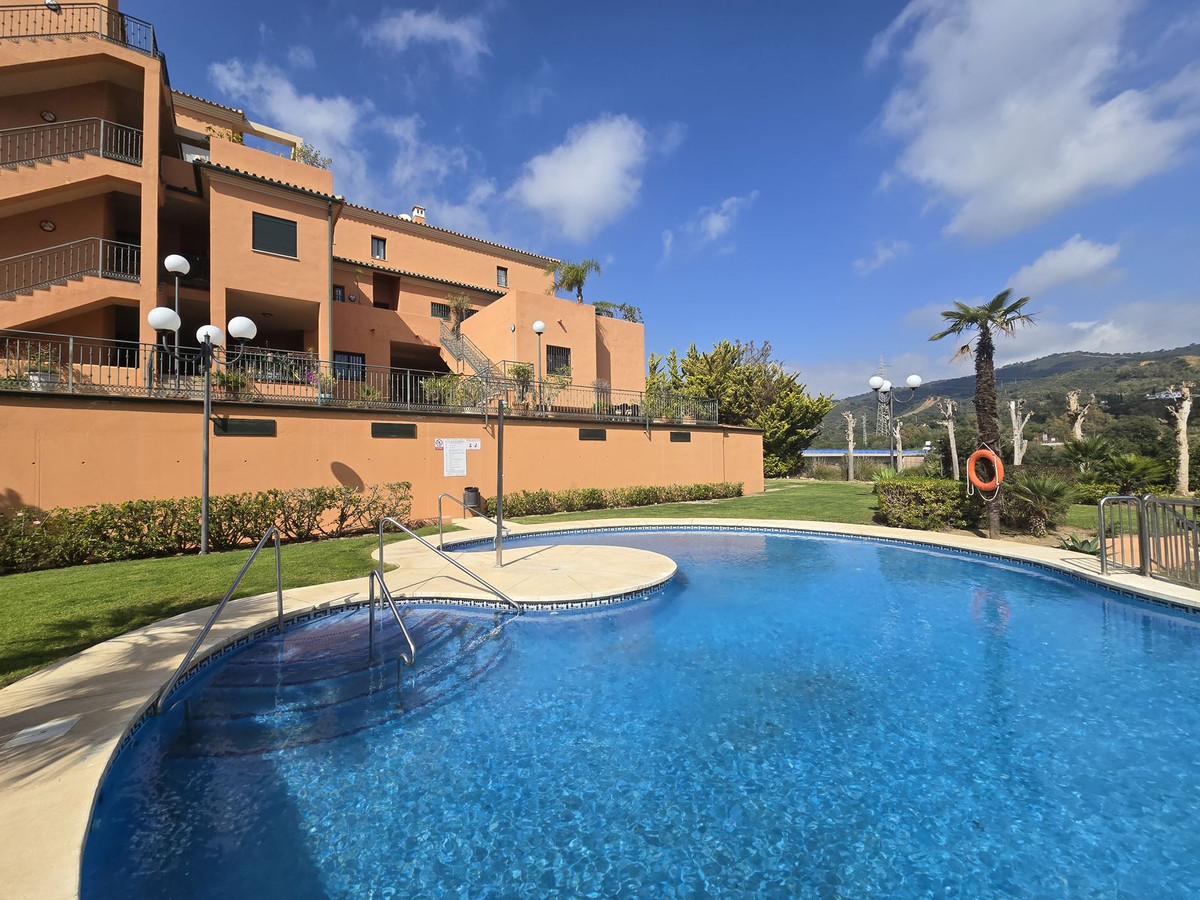 Begane grond appartement in Elviria-1