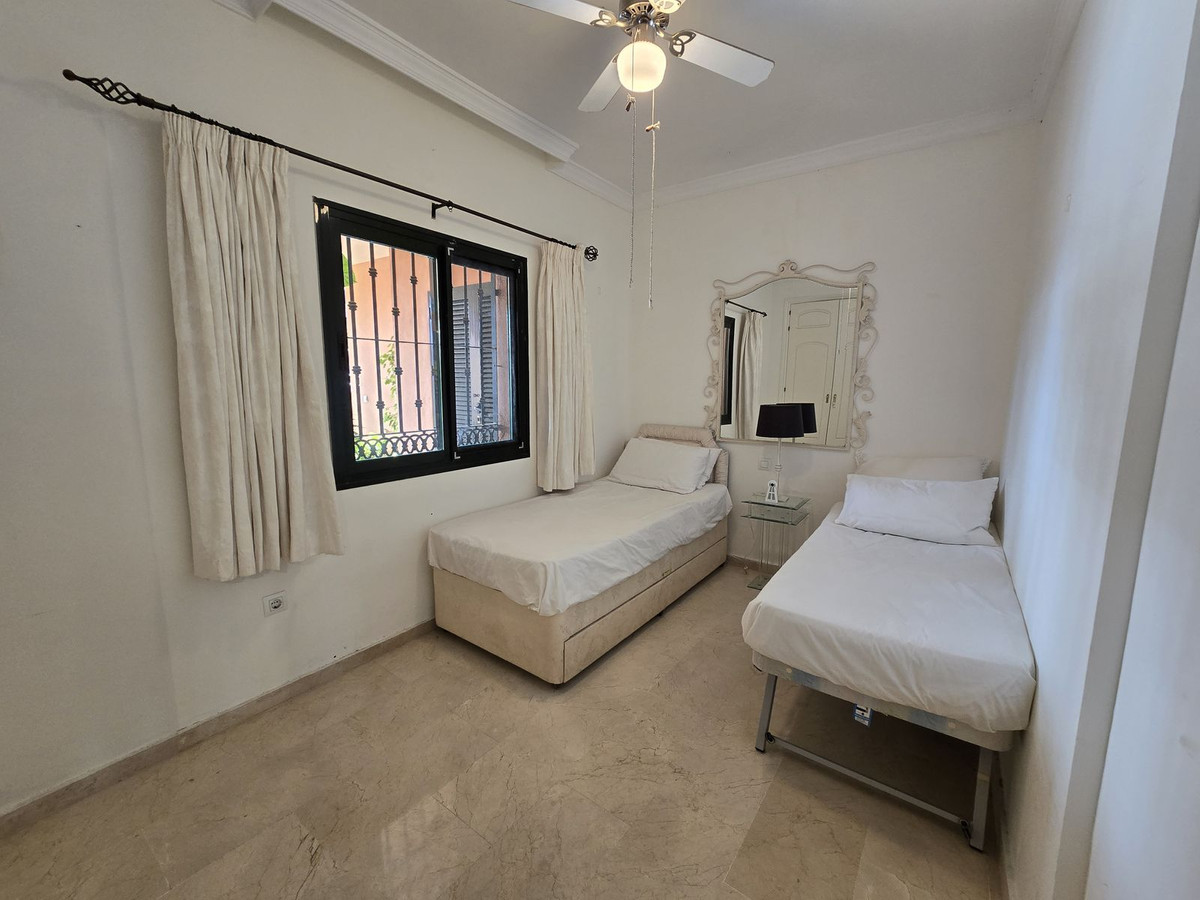 Begane grond appartement in Elviria-7