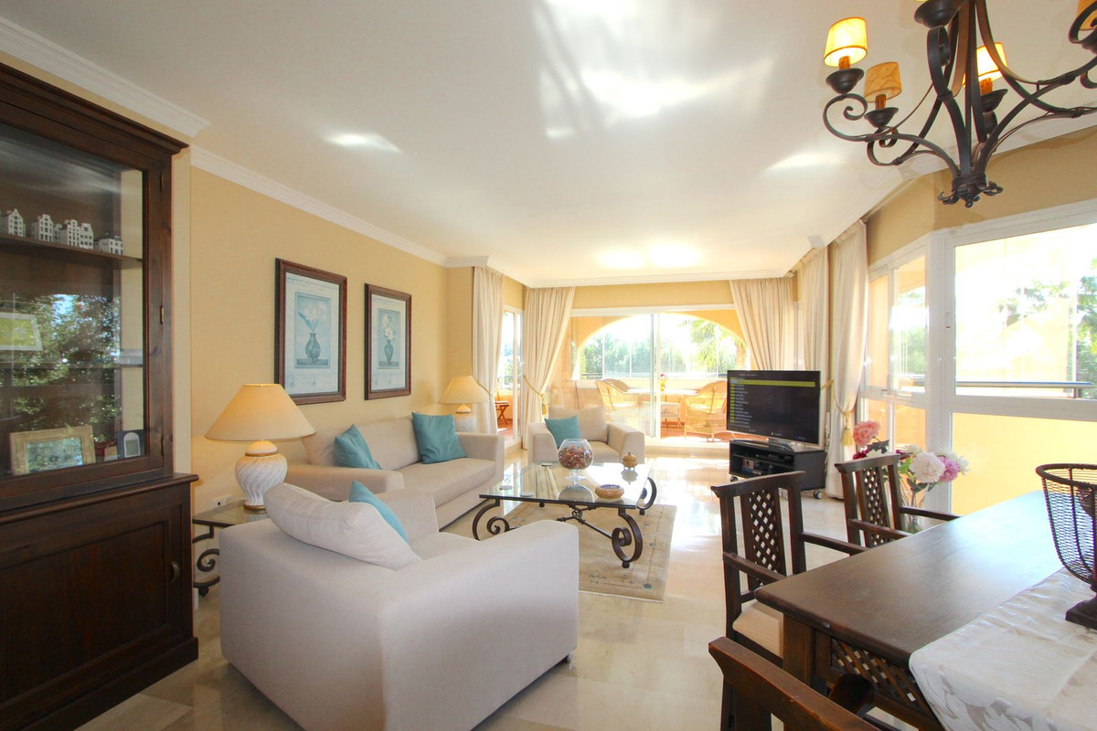 Tussenverdieping Appartement in Elviria-5