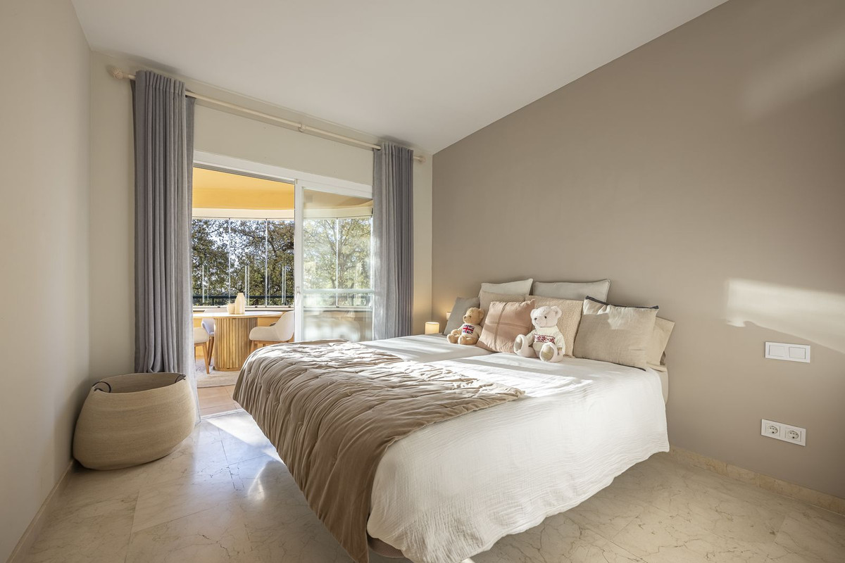 Apartment for sale in Elviria | 2 bedrooms H5010400